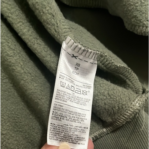 Old Navy preowned Teen XS loose fit green sweatshirt - Picture 4 of 4